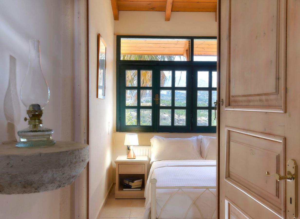 Castello Villa Daphnes - Private Pool & Whirlpool Dafnész Kültér fotó